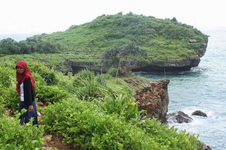 Pesan Tersirat dari Pantai Wohkudu dan Kesirat