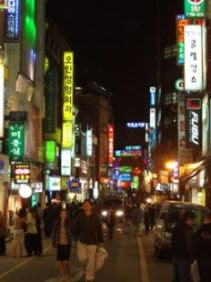 Wisata malam di Korea, selalu seru penuh keramaian