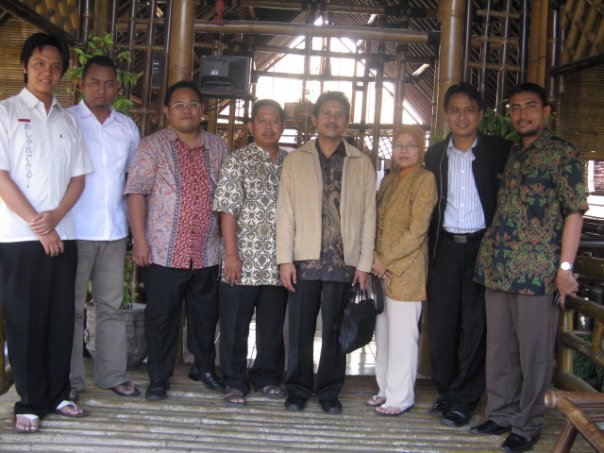 Silaturahmi PB IDI diwakili dr Zaenal dan dr Pras dengan PC IDI Klaten  (koleksi foto PC IDI Klaten)