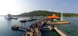 pelabuhan Karimunjawa ramai dikunjungi wisatawan