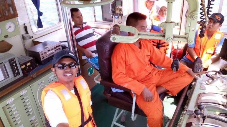 Ngobok-ngobok tugboat cabin / Dzulfikar