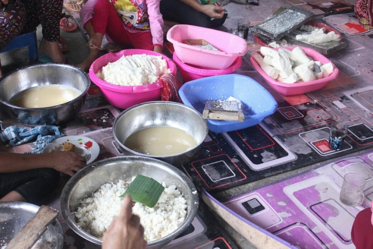 Makanan dari olahan singkong di acara Julang Ngapak Kampung Adat Cirendeu