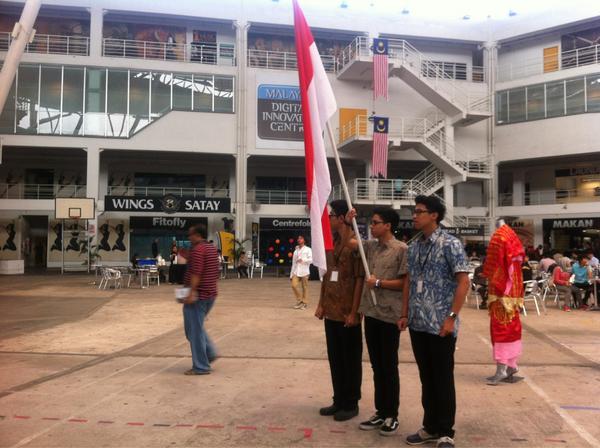 Merah Putih berkibar di Limkokwing University (Doc: @Limkokwing_Id)