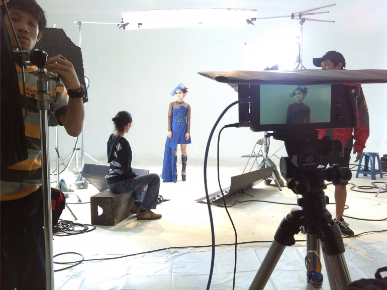 Beginilah setting studio ketika syuting video klip ini