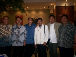 Munas KAHMI 2009 dari kiri Saan Mustopa, Muhammad Saad, Anas Urbaningrum, Dwiki Setiyawan, Joni Nur Ashari dan Fatah Yasin (dwiki file)