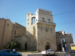 Sisa menara kota dari abad pertengahan