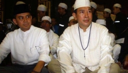 Yuddy Chrisnandi bersama Putra Mantan Presiden Soeharto, Tommy Soeharto dalam sebuah acara. Sumber : 