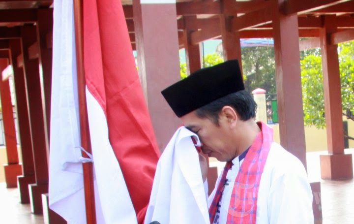 http://vensca81.files.wordpress.com/2014/04/jokowi-merah-putih.jpg