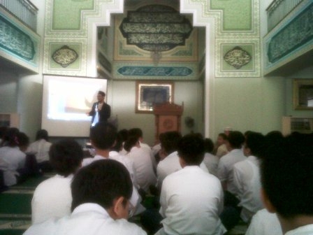 Pendalaman Imtak Siswa di Masjid Baitul Ilmi Labschool Jakarta
