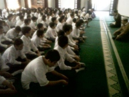 Pendalaman Imtak Siswa di Masjid Baitul Ilmi Labschool Jakarta