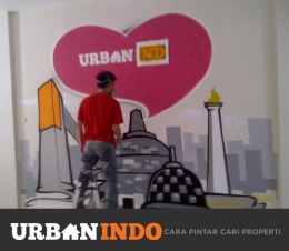 Eric Noah saat Menggambar Graffiti di Kantor UrbanIndo.com, Jl. Cihampelas - Bandung