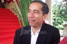 http://www.jpnn.com/picture/watermark/20111211_195749/195749_165810_Jokowi_2_tom.JPG