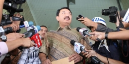 Kalemdikpol Komisaris Jenderal Budi Gunawan melaporkan harta kekayaan penyelenggara negara (LHKPN) ke Gedung Komisi Pemberantasan Korupsi (KPK), Jumat (26/7/2013). (Sumber foto:Kompas.com)