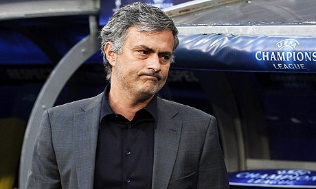 (Mourinho menuju jalan keluar dari Chelsea? (Credit : The Guardian))
