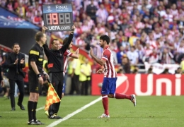 Diego Costa ketika digantikan Andrian Lopez (sumber: http://u.goal.com)