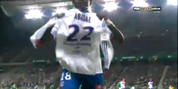 Selebrasi gol pemain Lyon untuk Abidal (http://media.tumblr.com/tumblr_m11vo4XOlO1r44aoj.png)