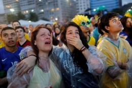 kesedihan para suppoerter Tim Samba Brasil