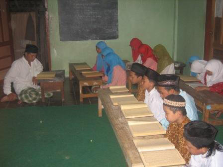 Kegiatan belajar dan Mengajar di Madrasah ( by Libforall.org)