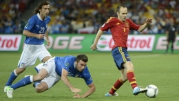 Andrés Iniesta of Spain in action with Andrea Barzagli (C) and Andrea Pirlo (L) of Italy during their UEFA EURO 2012 final