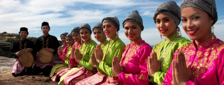 Para penari inti. Photo: Suara Indonesia