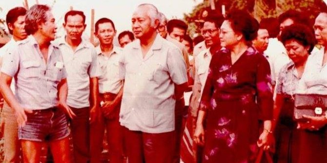 bob-sadino-dimarahi-paspampres-gara-gara-bercelana-pendek-ke-istana