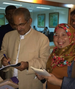 Penulis dengan Pak Jose Ramos Horta Mantan Presiden Timor Leste dan Perdana Menteri (Dokumentasi Edrida)