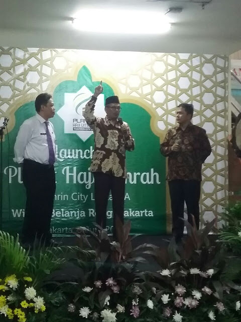 Wakil Ketua Kom X DPR RI Abdul Fikri Faqih (tengah) sedang memberikan sambutan, didampingi Ahmad Yani perwakilan dari Dinas Pariwisata dan Budaya Pemprov DKI Jakarta (kiri). (Foto: Doel)