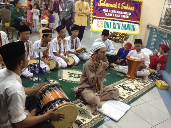 Tim marawis Isbat, Ikatan Seni Betawi Tanah Abang. (Foto: Doel)