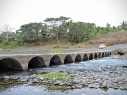Jembatan penghubung ke Desa Navala (dok. Cech)