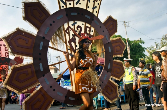 Megahnya Nusantara pada Warna-warni Karnaval Jogja Fashion Week 2014