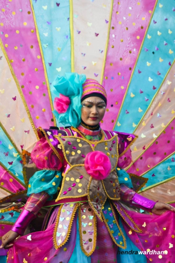 Megahnya Nusantara dalam Warna warni Karnaval Jogja Megahnya Nusantara dalam Warna warni Karnaval Jogja