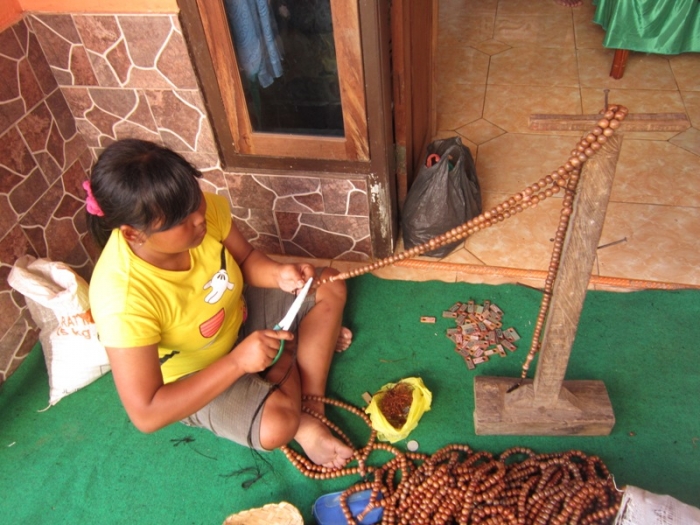 Desa Tutul Pusat Kerajinan Tasbih Kabupaten Jember oleh Desa Tutul Pusat Kerajinan Tasbih Kabupaten Jember oleh