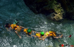 Body Rafting di Green Canyon