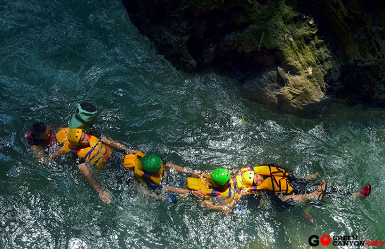 Body Rafting di Green Canyon