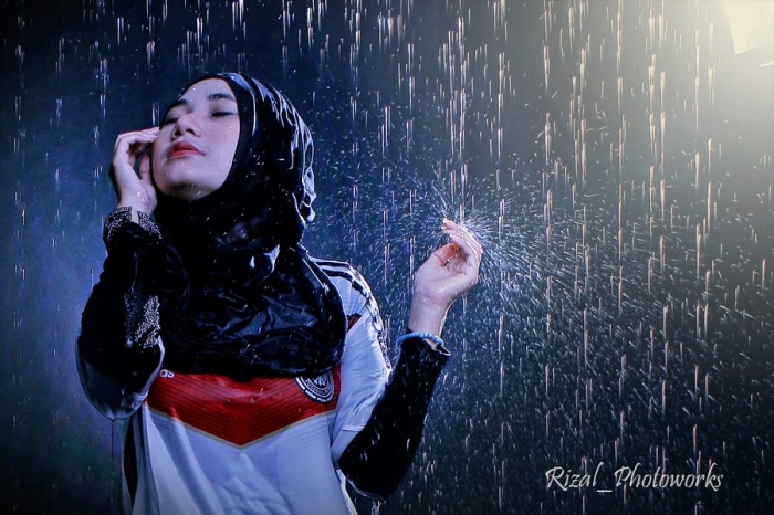 Dera Debila Model Berhijab yang Doyan Rujak oleh Jumari Dera Debila Model Berhijab yang Doyan Rujak oleh Jumari