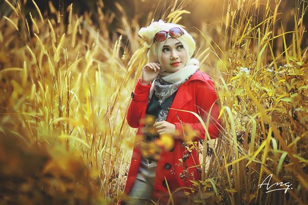 Dera Debila Model Berhijab Yang Doyan Rujak Oleh Jumari Haryadi
