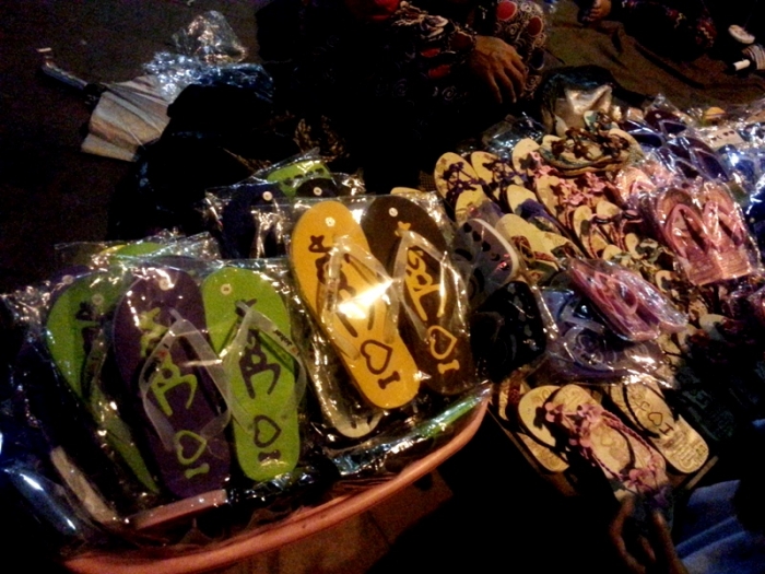 Awas Ada Pocong di Titik Nol Kilometer Jogja Awas Ada Pocong di Titik Nol Kilometer Jogja