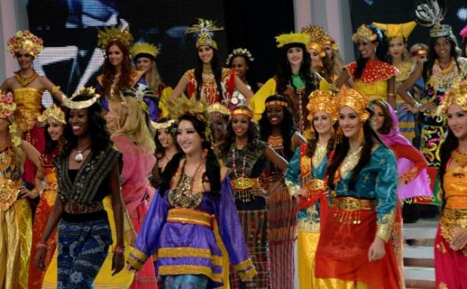 Miss World di Bali Pakai Busana Daerah Indonesia/Tribunnews.com