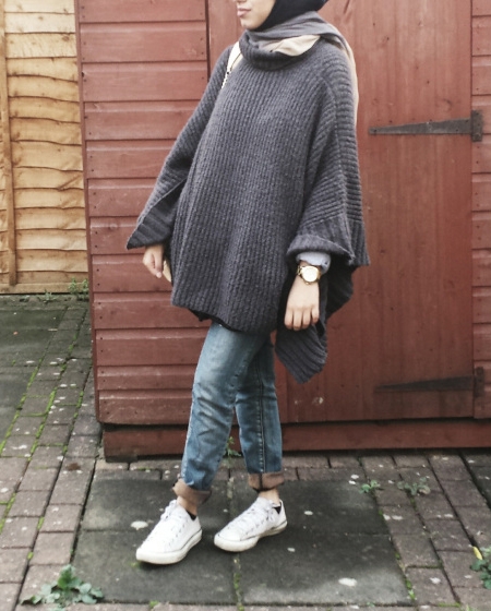 Gaya Fashion Blogger Dengan Padanan Hijab Dan Outer Tebal Yang