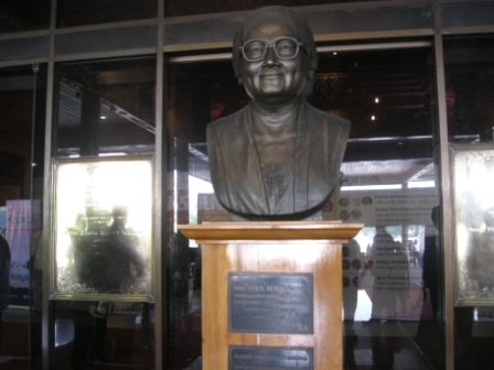 14272707441749320527