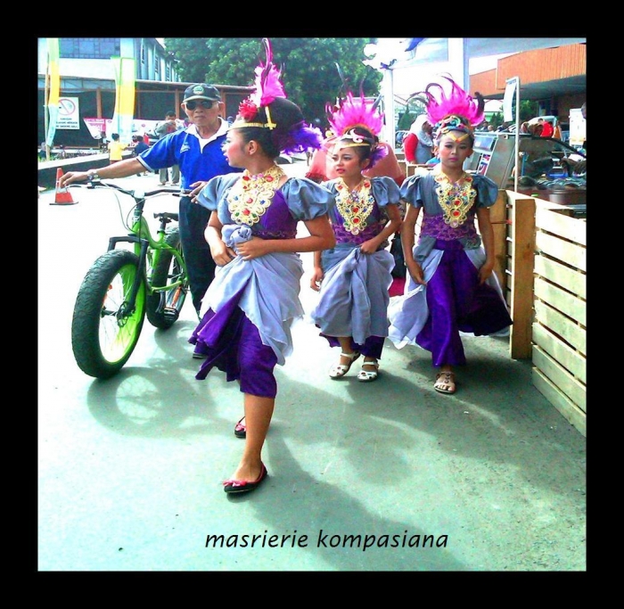 Penari Cantik di HUT KAA , 24 April 2015. Lotte Mart Kecamatan Rancasari.Kota Bandung. West Java Indonesian Dancer ,