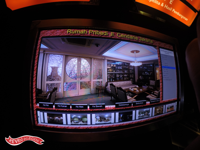 Layar interaktif yang menampilkan isi rumah di jalan cendana | Foto: Kevinalegion