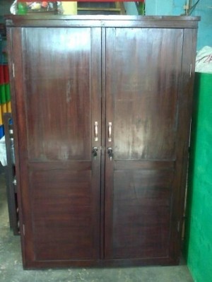 Antara Kayu Jati Belanda dan Jati Jepara oleh Diah Kartika Antara Kayu Jati Belanda dan Jati Jepara oleh Diah Kartika